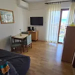Lora Ex Palma Gradac (Split-Dalmatia)