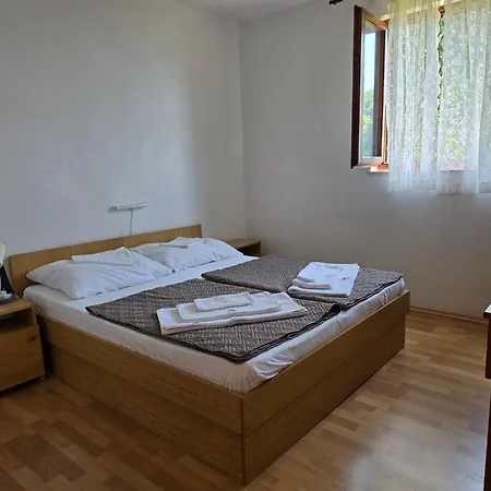 Lora Ex Palma * Gradac (Split-Dalmatia)