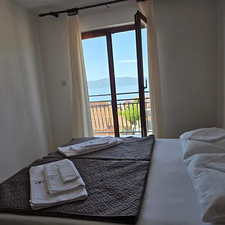 Lora Apartman *