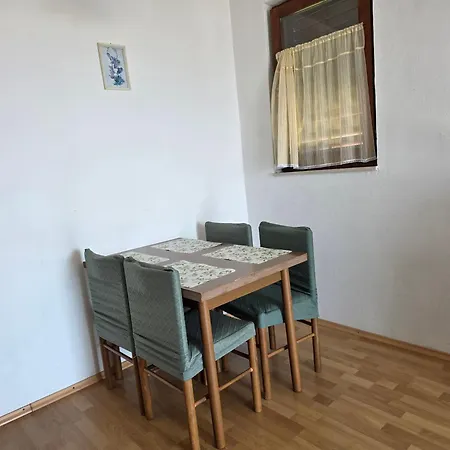 Lora Daire Gradac (Split-Dalmatia)