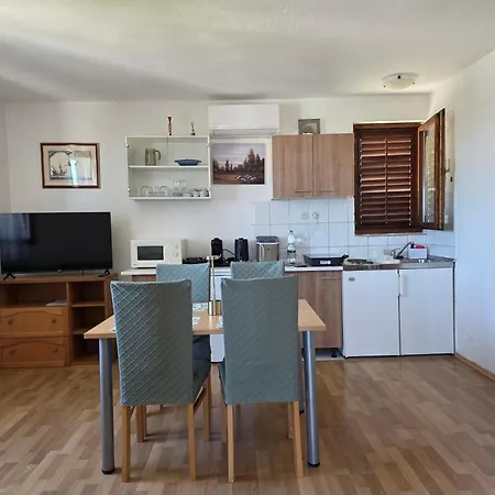 Apartment Lora Ex Palma Gradac (Split-Dalmatia)