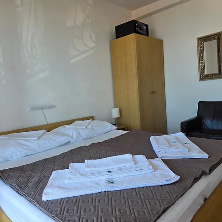 Lora Ex Palma * Gradac (Split-Dalmatia)