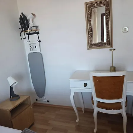 Lora Daire Gradac (Split-Dalmatia)