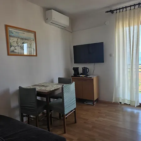 Lora Ex Palma Gradac (Split-Dalmatia)