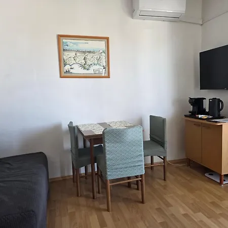 Lora Ex Palma Gradac