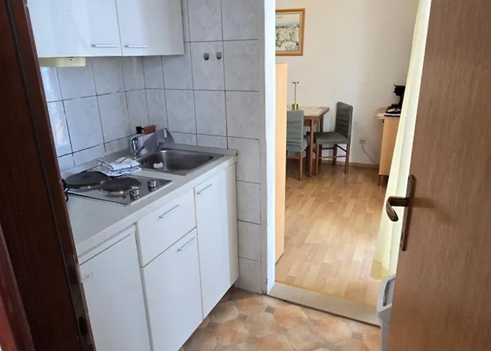 Lora Ex Palma Gradac (Split-Dalmatia)