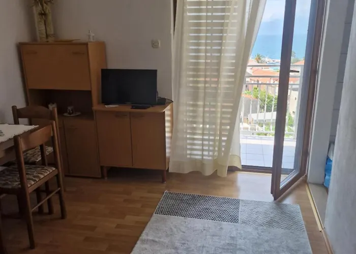 Lora Ex Palma Gradac (Split-Dalmatia)