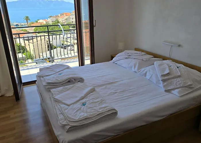 Lora Ex Palma Gradac (Split-Dalmatia)